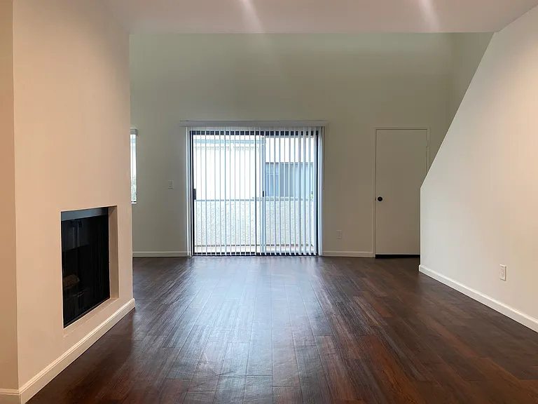 Moorpark Lofts — Photo 12
