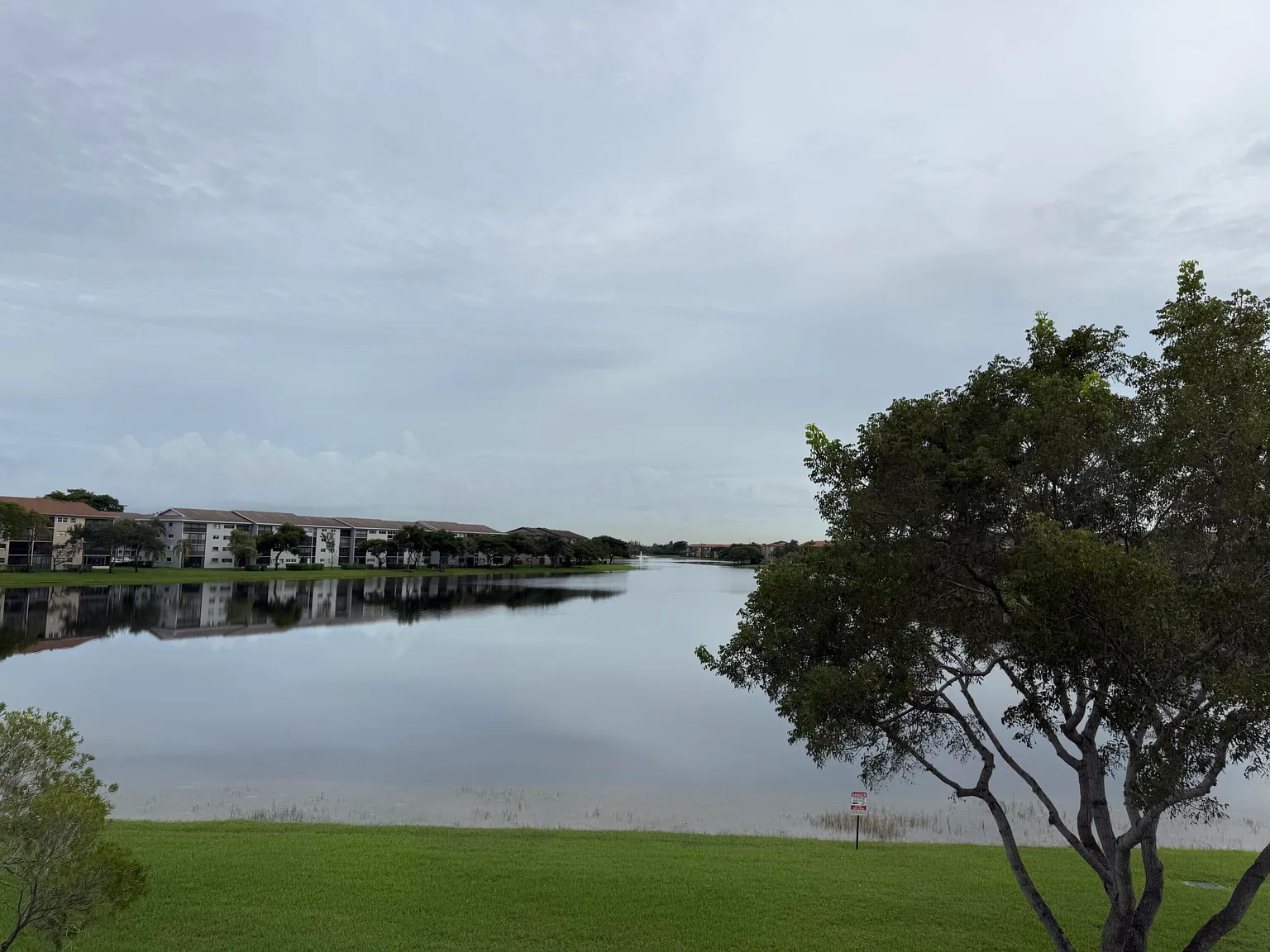 1 bed, 1.5 bath, 1033 sqft, $1,950 — Photo 2