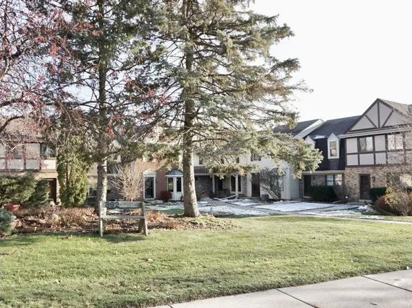 362 Willow Grove DRIVE #B, Pewaukee, WI 53072