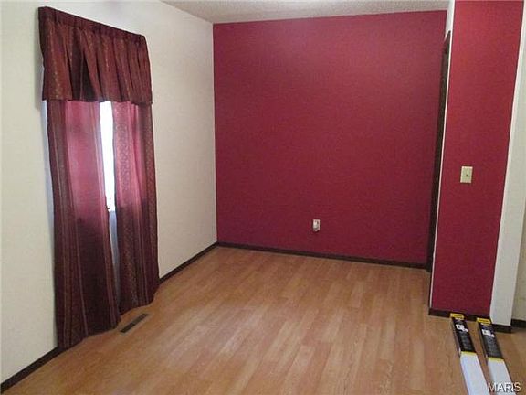 5th image of 809 Sommerset Dr