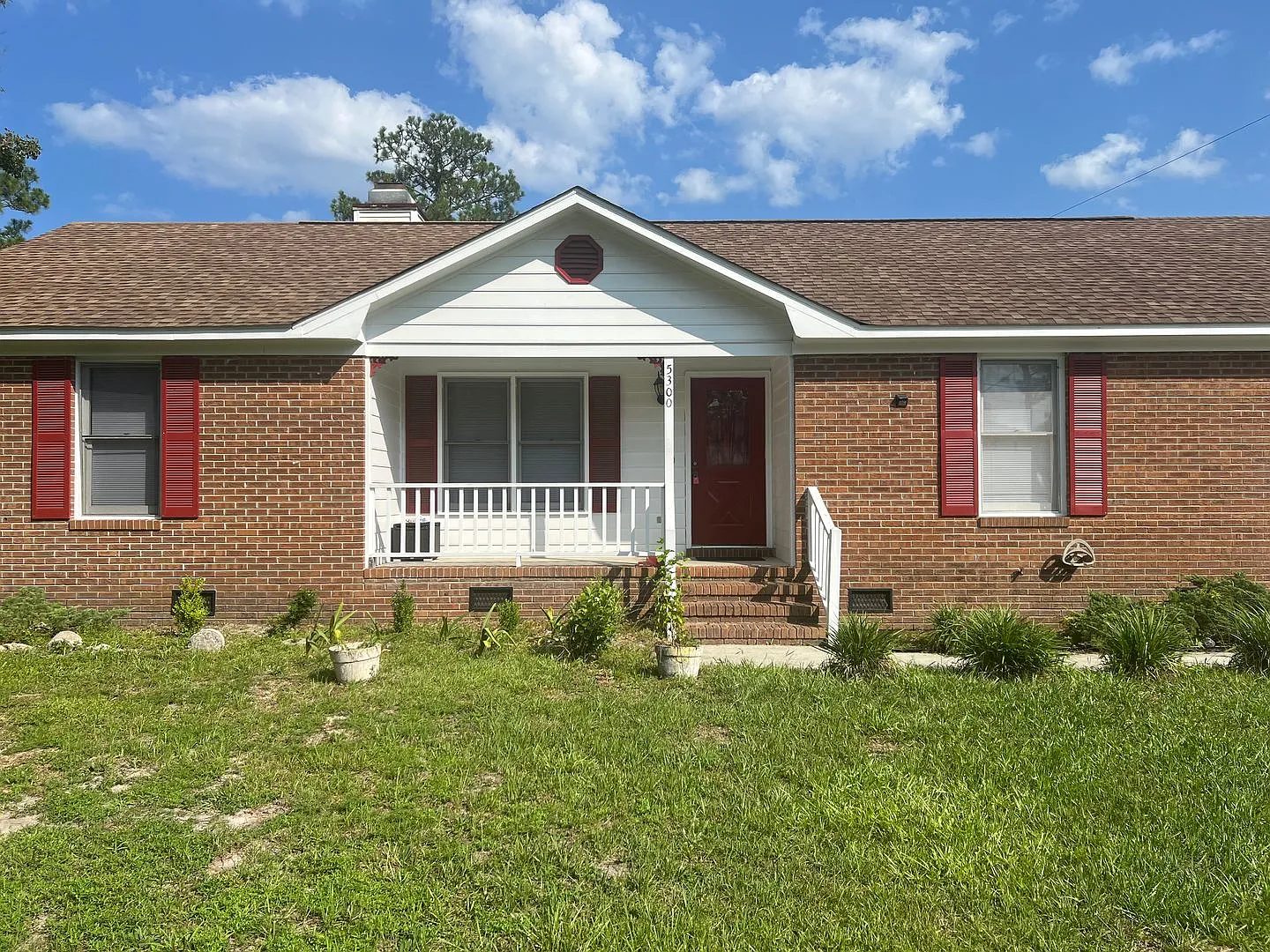 Centrally Located 3 Bedroom House — Photo 2