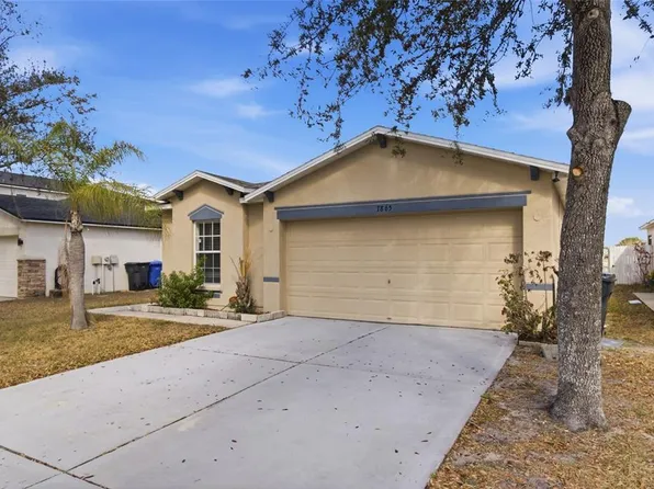 7865 Carriage Pointe Dr, Gibsonton, FL 33534
