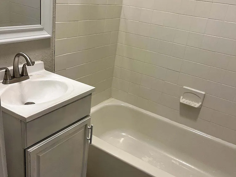 1284 Hillyer Ave — Photo 4