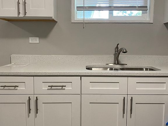 5th image of 16236 Spaulding Ave