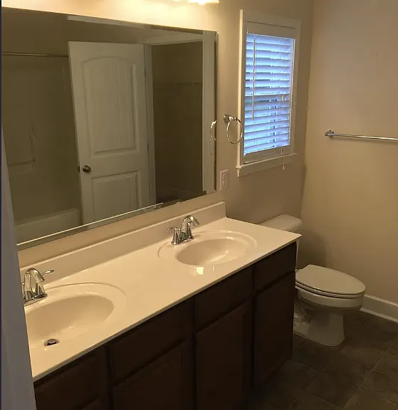 111 Glasgow Dr — Photo 16