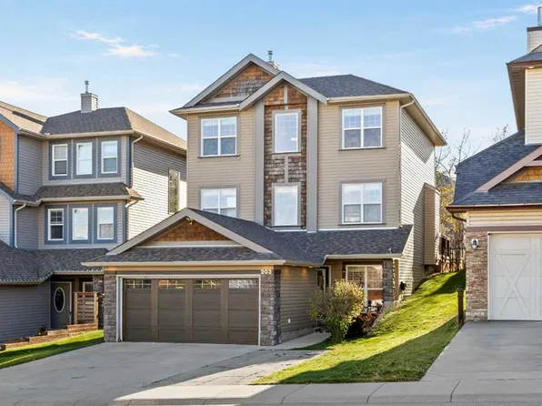 203 NE Saint Moritz Dr SW, Calgary, AB T3H 0A7