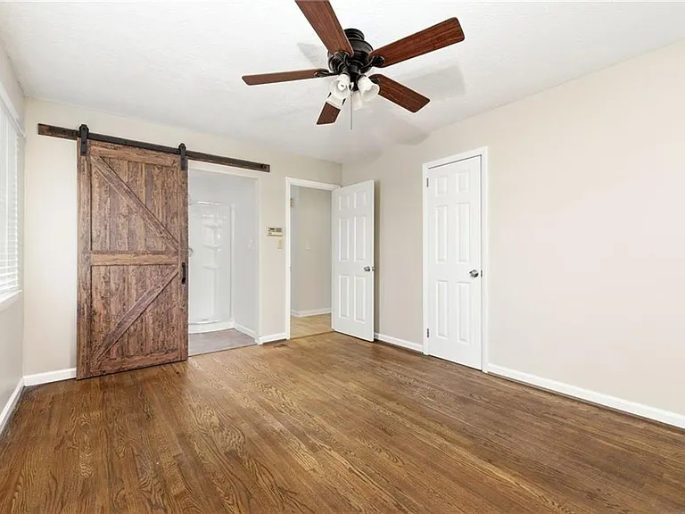 2176 Riverside Dr — Photo 25