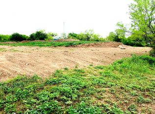 193 W Brazos St, Uvalde, TX 78801