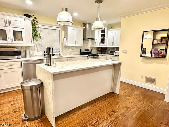 3rd image of 37 Miele Pl
