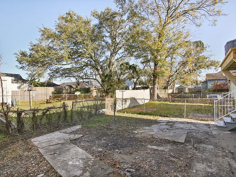 2508 Cambronne St — Photo 10