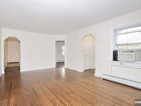 5th image of 325 New Bridge Rd