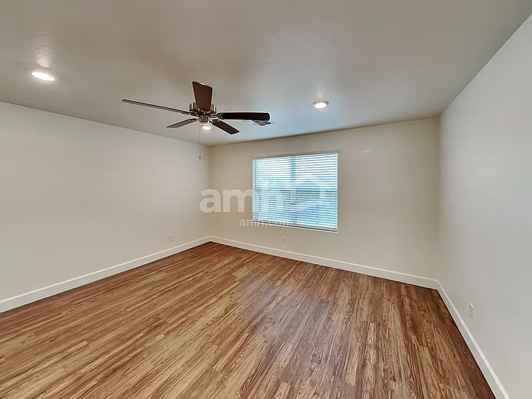 638 W Hackamore Ave — Photo 11