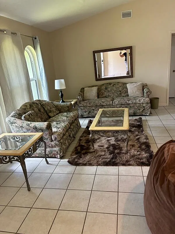 3 bed, 2.0 bath, 1698 sqft, $1,299 — Photo 2