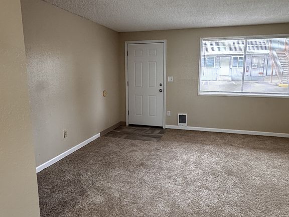 3rd image of 427 Hewitt Ave