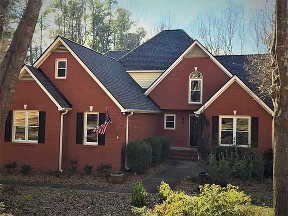 All Brick in Excellent Location