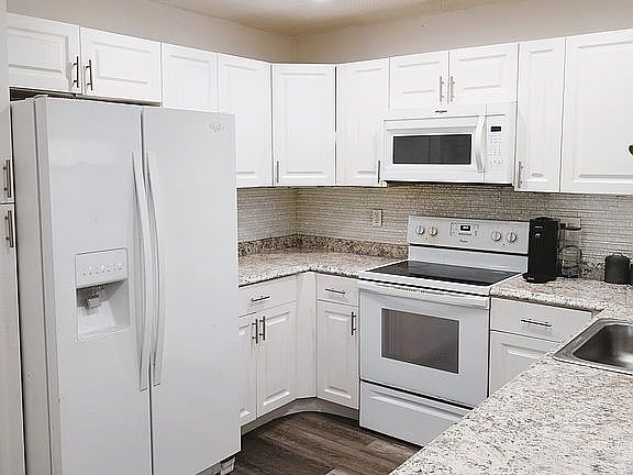 3rd image of 2753 Carambola Cir S