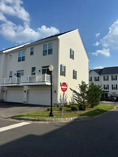 Discovery Rd, Brick — Photo 2