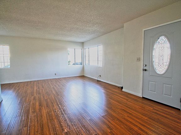 2nd image of 425 Elmgate St