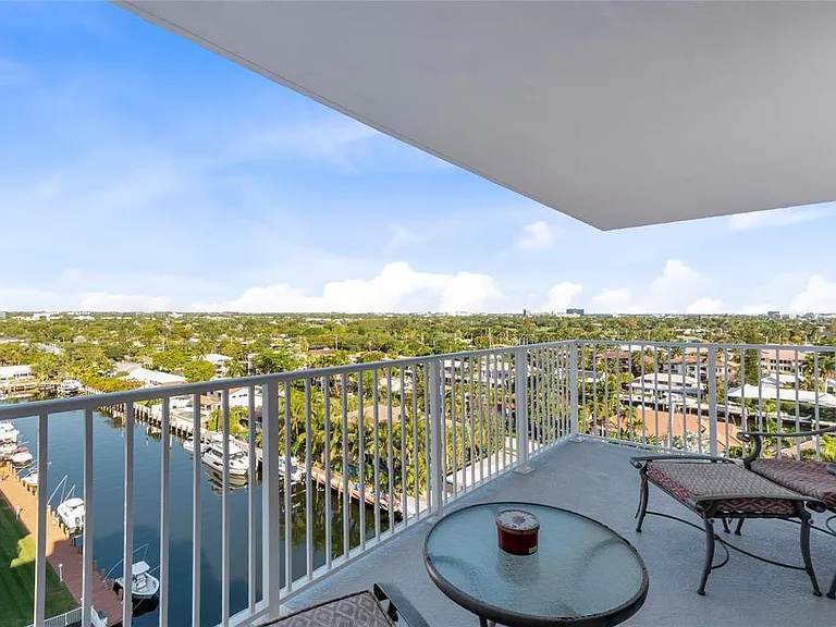 2881 33rd Ct #Penthouse A — Photo 20