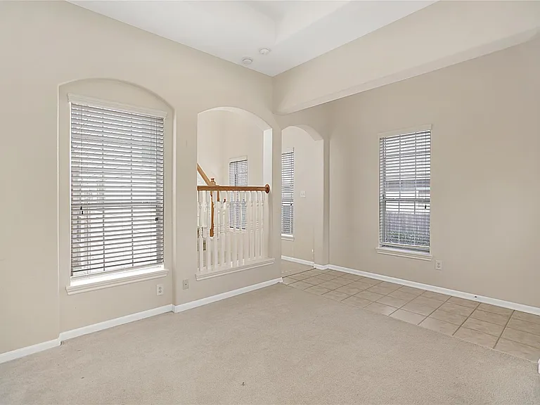 111 Zephyr Bend Pl — Photo 8
