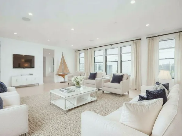 340 W 2nd St Unit 9, Boston, MA 02127