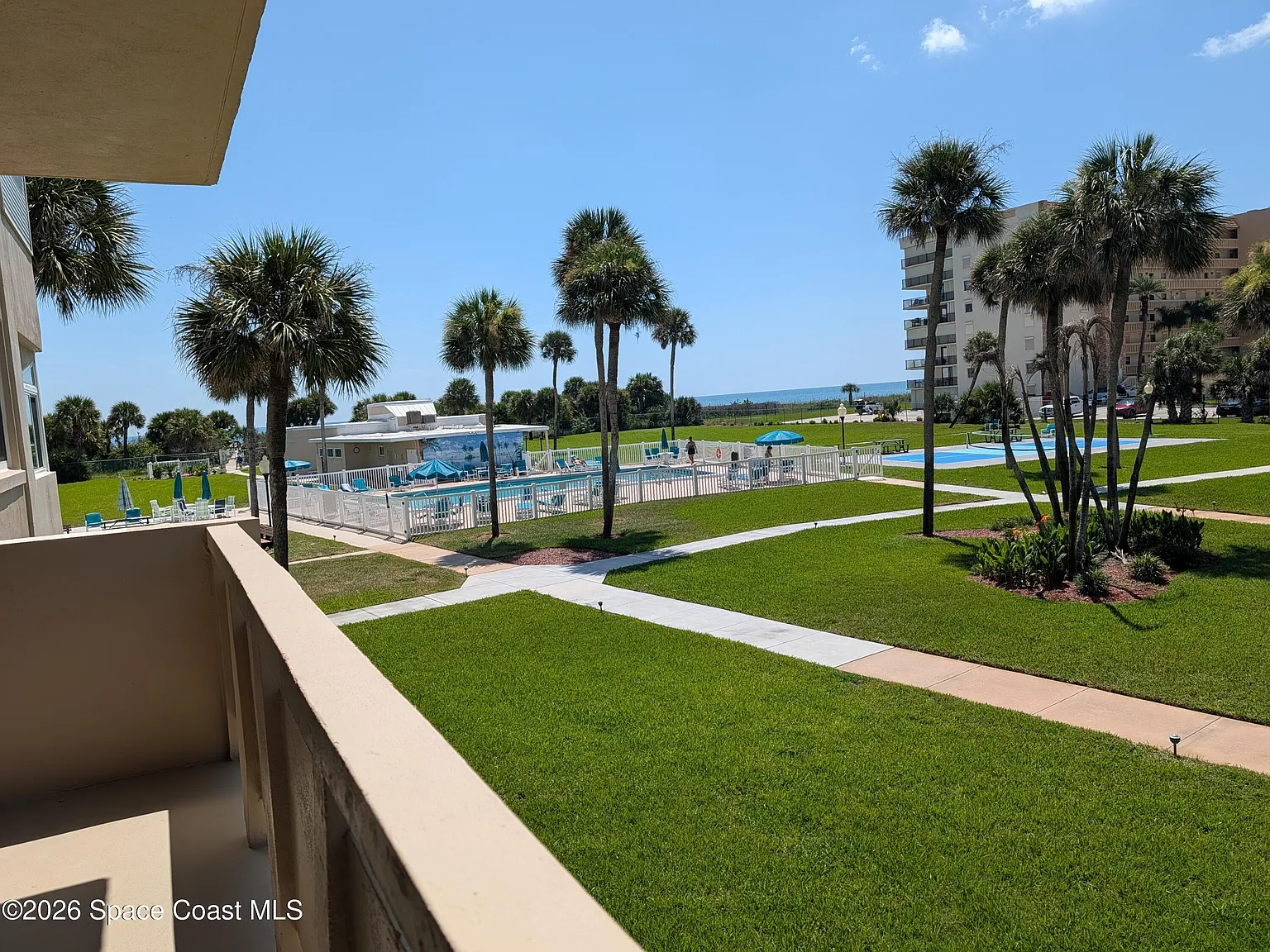 2 bed, 2.0 bath, 912 sqft, $3,000 — Photo 2