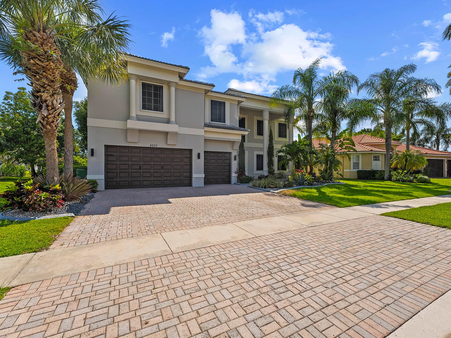 6 bed, 4.0 bath, 4177 sqft, $14,000 — Photo 2