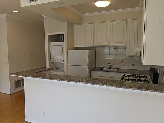 4th image of 88 29th St APT 1