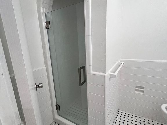 3rd image of 821 S Wilton Pl #107