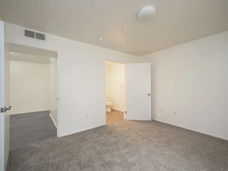 Commons @ Oak Grove — Photo 7