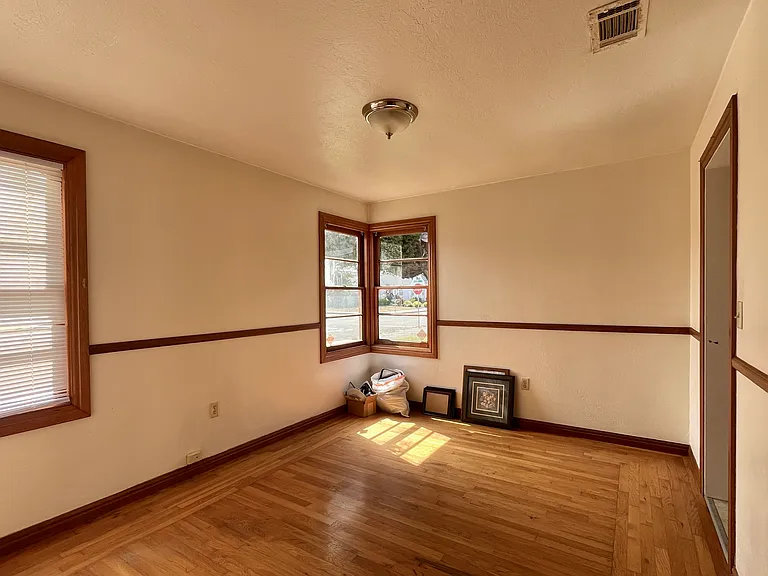 2926 G St — Photo 11