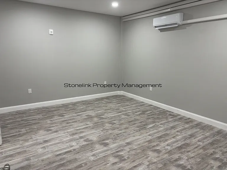 387 Broad St — Photo 22