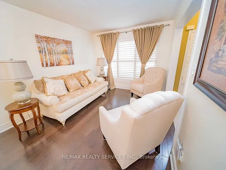 993 Huffman Cres — Photo 10