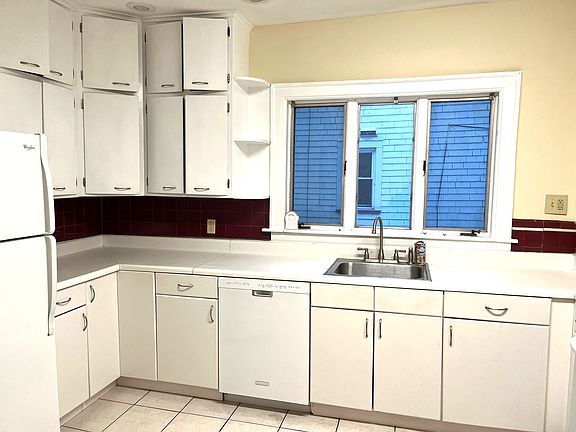 3rd image of 615 Bird Ave #1