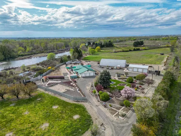 1202 W Hudson Rd, Granger, WA 98932