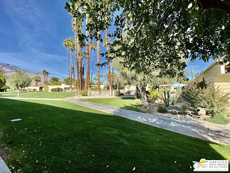 272 Desert Lakes Dr — Photo 9