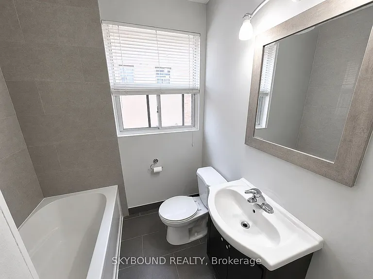 308 Lakeshore Rd W #3 — Photo 10