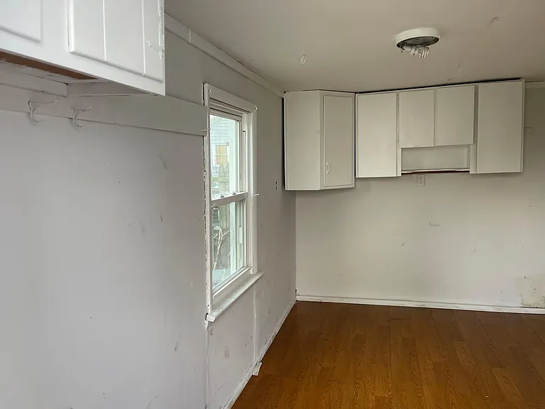 1136 Main St — Photo 24