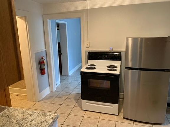 2nd image of 436 W Washington St #6