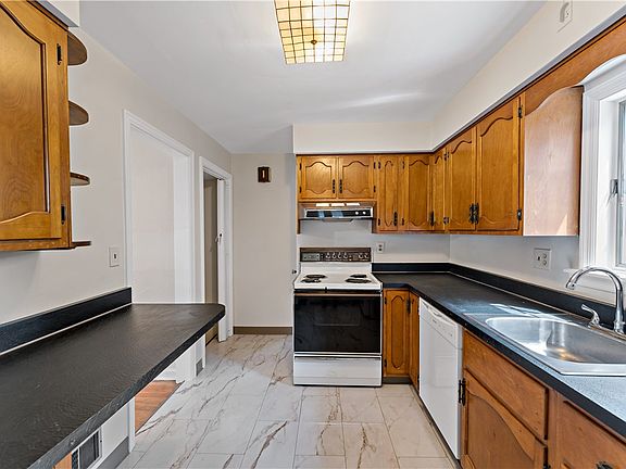 4th image of 2027 Jacob St