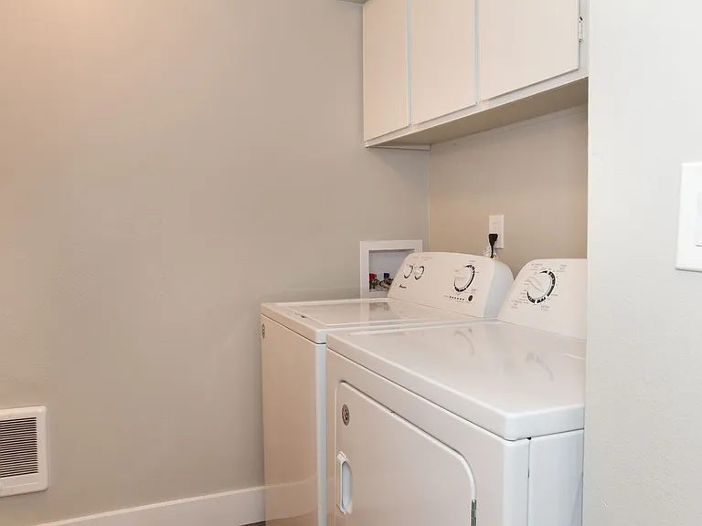 2600 NE Lombard St — Photo 11