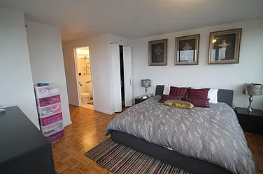 Rented by Space Marketing Shop