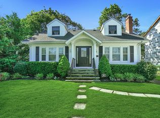 46 Campbell St, Patchogue, NY 11772