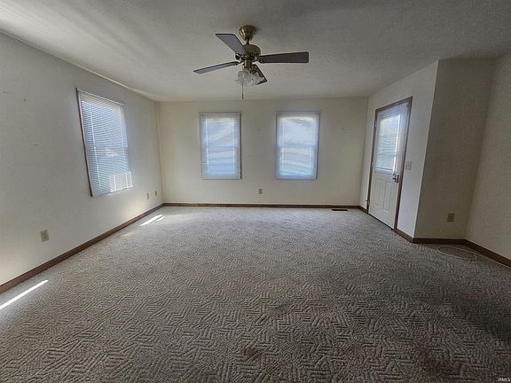 4th image of 302 E Lewis Ln