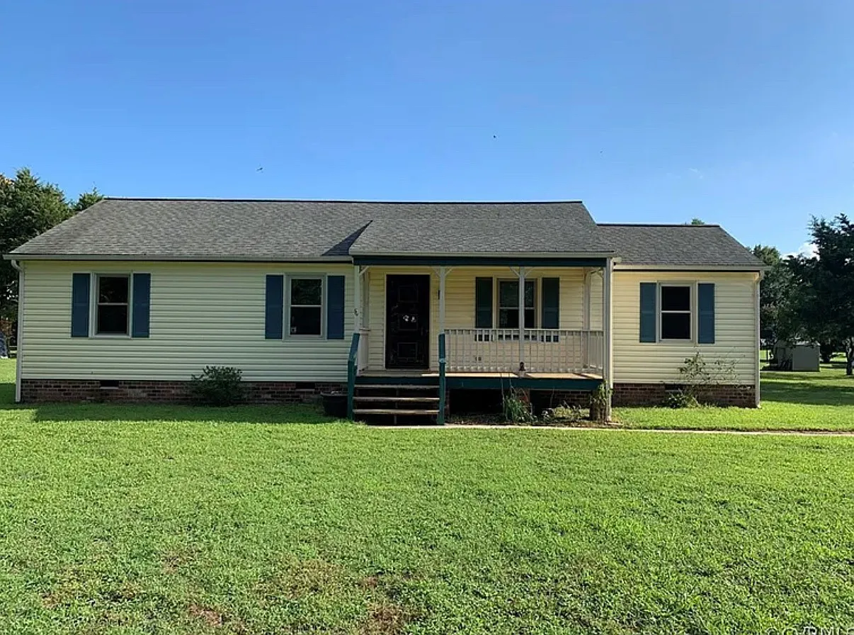 3 bed, 1200 sqft, $1,800 — Photo 1