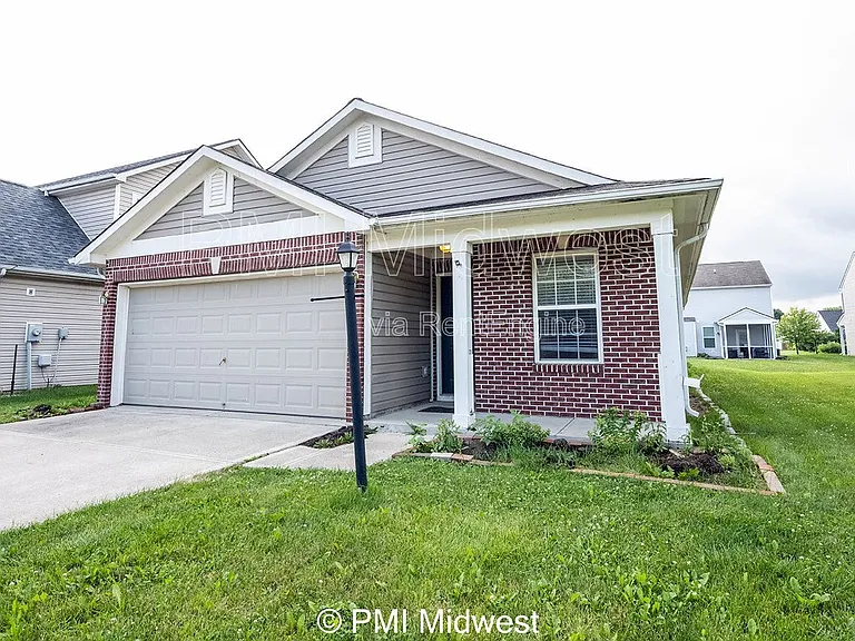 19496 Prairie Crossing Dr — Photo 1
