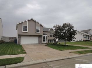 17705 Chandler St, Omaha, NE 68136