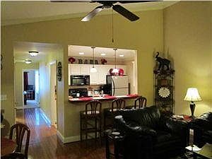 4th image of 612 13th Ave