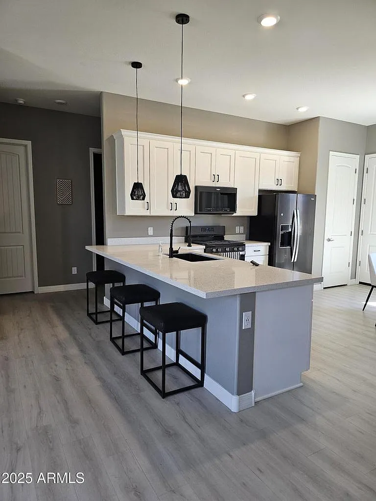 3 bed, 1374 sqft, $2,325 — Photo 1