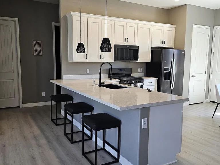 6198 E Oliver Ave — Photo 2